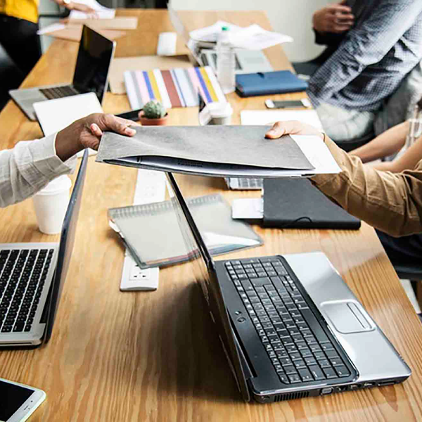 Era Hosting proveedora de servicios Hosting seguros y eficaces, incluyendo servicios de servidores en la nube, registro de dominios, alojamiento web además del mantenimiento e instalación de vuestros equipos.